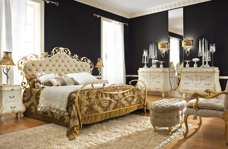 У класичних спальнях золото поєднується з вишневим, пурпуровим, бірюзовим і блакитним кольорами