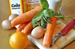 1   Готуємо необхідні інгредієнти для морквяного пирога